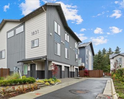 1831 100th Street, B. Available now! Modern 2-bed, 2.5-bath townhouse in Everett just minutes from Boeing, Paine Field, and 20 mins to the Naval Base. Enjoy a stylish kitchen with quartz countertops, all appliances, and pantry. The 2nd floor features LVP flooring, a balcony, and ductless mini-splits for year-round comfort. Upstairs you'll find cozy carpeted bedrooms, laundry, and bathrooms. Inc...