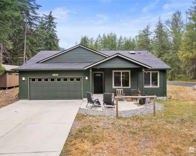 3 Bedroom 2BA 1374 ft Furnished Single Family Home For Sale in Greenwater, WA