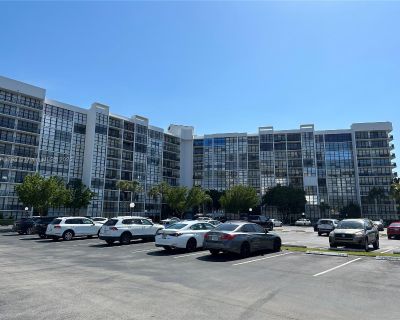 NE Parkview Dr. Bright and spacious 1bed plus DEN 1,5bath apartment. Can be rented furnished or unfurnished.\r\nAmeneties inclide pool, hot tub, tennis courts, gym, barbeque area, and more.. 1 Bedroom. 1 Bathroom. 1075 ft . Furnished