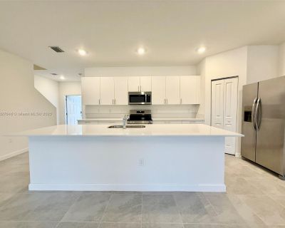 3 Bedroom 2BA Townhouse For Rent in Dania Beach, FL