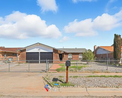3 Bedroom 2BA 1255 ft Pet-Friendly Single Family Home For Rent in El Paso, TX