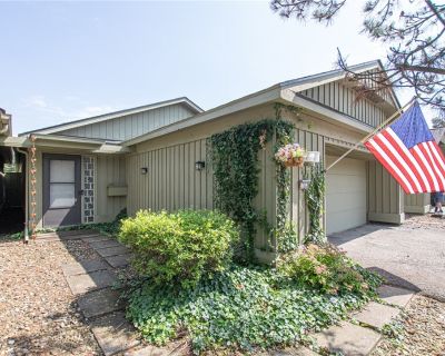 3 Bedroom 2BA 1646 ft Condo For Sale in Strongsville, OH
