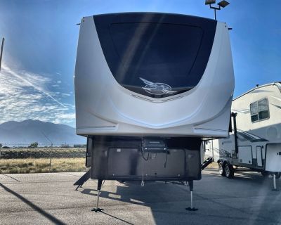 2021 Jayco 3512 Seismic Toy Hauler