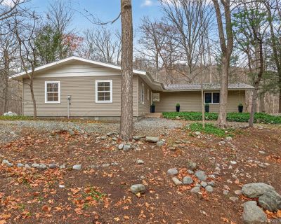 3 Bedroom 2BA 1441 ft Single Family House For Sale in Tuxedo Park, NY