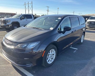 2017 Chrysler Pacifica Touring Minivan 4D