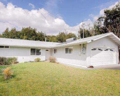 3 Bedroom 2BA Escape Vacation Rental in Pukeawe Hale, Volcano, HI