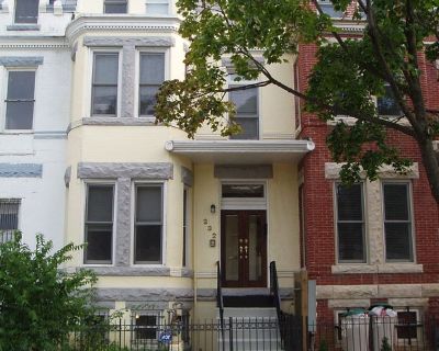 Unfurnished Room for Rent - Large Historic Victorian house near metro