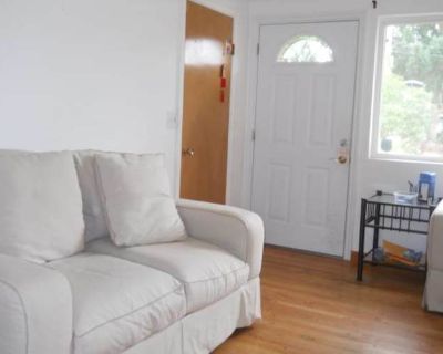 Private room with shared bathroom in a House with 3 roomies, Bellevue, WA 98007