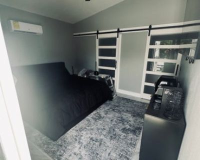 Furnished Room for Rent - 1 bed, 1 full bath, WIC -mini house in backyard