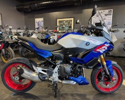 2025 BMW F 900 XR