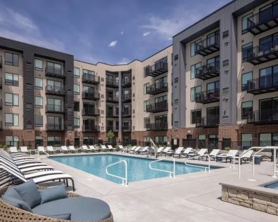 1 Bedroom 1BA 730 ft Pet-Friendly Apartment For Rent in Centennial, CO
