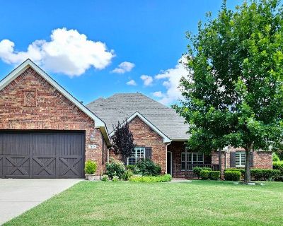 GORGEOUS ROOM w/ATTACHED BATH , WALK IN CLOSET,  NEWER HOUSE!