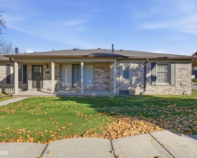 2 Bedroom 2BA 2000 ft Condo For Sale in Shelby Twp, MI