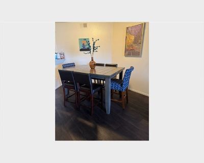 Professionals. Apartment. 2 bedrooms total. 1 bedrooms available (Single Room). 2 bathrooms. 2 months minimum stay. Available now. Furnished . Gym . Parking . Private bath . Terrace/ Balcony . TV . Wifi .. All furniture news. Queen bed, walk-in closet, blackout curtains, TV 50", Netflix, Internet, workspace, balcony, private bathroom, heat/ac, all utilities included, parking space, pool. $500 s...