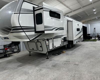 Montana 3121 5th wheel