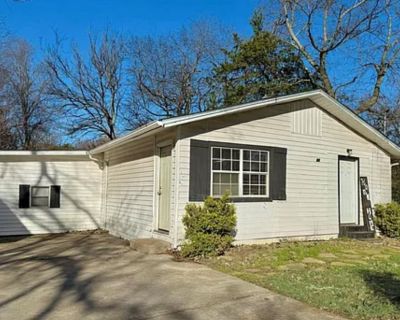 3 Bedroom 2BA 1040 ft Single Family House For Rent in Denison, TX