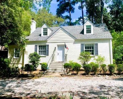 4 Bedroom 2BA 1512 ft Apartment For Rent in Tuckahoe, VA