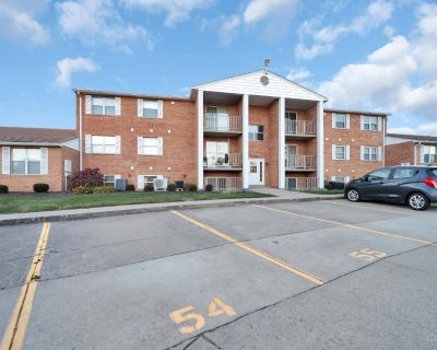 2 Bedroom 1BA 851 ft Condo For Sale in Colerain Twp, OH