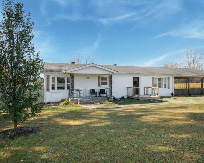 3 Bedroom 1BA 1496 ft Single Family House For Sale in Dickson, TN