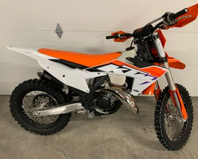 Condition: New, Make: KTM, Model: 125 XC, Year: 2023, Color: Orange, Dealer: Pro Motorsports, Phone: 319-758-6117. HERE COMES THE 'BRAAAP!' Nothing beats the topend scream of a 125 cc 2-stroke machine being ridden at the minit - and the 2023 KTM 125 XC is happy to oblige. Not only has the smallest caliber bullet in the XC range been given a fuel-injected revival, but the entire motorcycle also ...