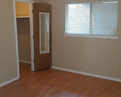 Very Safe Room With Mini Gym close 2 Strip Mall &
