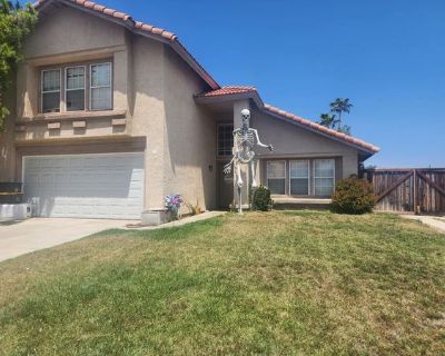 Hi! I have an 2 rooms available in Moreno valley/riverside. Its all female house but we are open to guys.Rooms: -Master size room for $800-Standard Room: $700Utilities run $200 per person, not included House details: -Laundry Units-Pool-Ac/Heater-Shared kitchen and common areas-Fiber optics wifi-pet friendly -Backyard -Safe NeighborhoodContact me for detail information via email : ashhrivera22@...