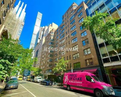 141 East 56th Street. Available Immediately | Midtown East Experience a sun-drenched 2BR apartment in a full-service doorman building in the heart of Midtown Manhattan. This spacious NYC rental features hardwood floors, high ceilings and a massive sunken living room perfect for entertaining. The modern eat-in kitchen comes equipped with stainless steel appliances, while the queen and king-size ...