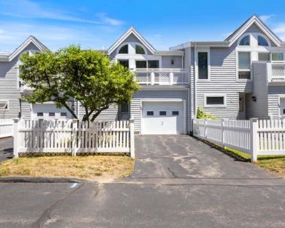 2 Bedroom 2BA 1240 ft Condominium For Sale in YORK, ME