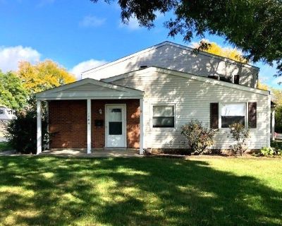 178 Stephanie Ct Unit A. Your New Bright and Sunny 3-Bedroom Townhome Awaits! Move right in to this inviting 3-bedroom, 1-bath townhome featuring its own private entrance and a cozy front patio, plus a semi-private side patio conveniently located off the kitchen - perfect for morning coffee or evening relaxation. The spacious kitchen offers plenty of cabinet and counter space for all your cooki...