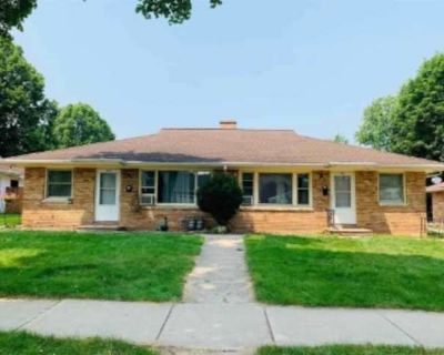 3 Bedroom 1BA 0 ft Pet-Friendly Apartment For Rent in Green Bay, WI