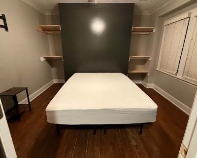 Private room with shared bathroom in a House with 5 roomies, Memphis, TN 38111