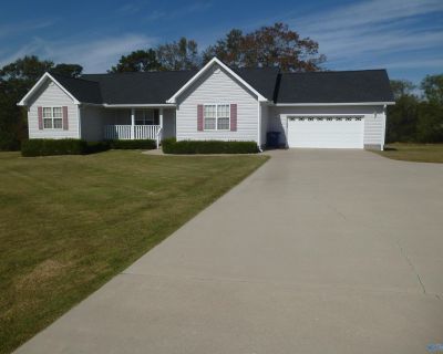 3 Bedroom 2BA 1686 ft Single Family House For Sale in Rainsville, AL