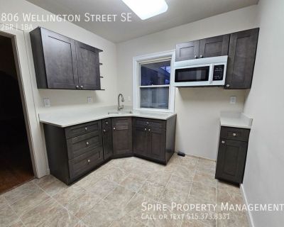 2 Bedroom 1BA Pet-Friendly Single-family home For Rent in Cedar Rapids, IA