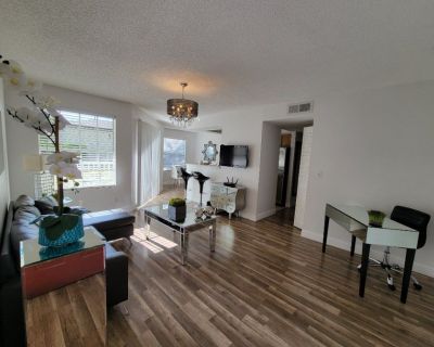 Very sophisticated fully furnished 1-bed condo located in the heart of Orlando.