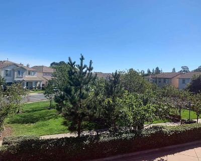 Private room with own bathroom in a House with 1 roomie, San Leandro, CA 94577