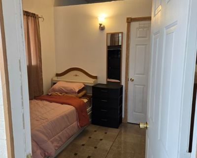 Total rooms: 5. Deposit: $990.00 * Utilities included?: Yes * Fees apply?: No. References are not required. No preference. Non-smoking. Not for couples. Furnishings: Furnished * Parking: Yes * Garage: No * Yard/patio: Yes * Balcony/roof terrace: No * Disabled access: No * Living room: shared * Broadband included: Yes. Availability Available Now Minimum term 6 months Maximum term None. AVAILABLE...