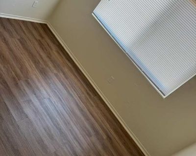 Private room with own bathroom in an apartment with 1 roomie, Palmdale, CA 93550