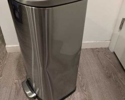 30L stainless steel trash can with foot pedal (clean)