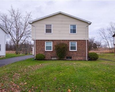 427 Kaymar Dr. Welcome to 427 Kaymar Drive, a spacious side-by-side duplex in the Sweet Home School District. This 3-bedroom, 1.5-bath unit features large, light-filled rooms and a comfortable, flowing layout. The main level offers a generous living room, an eat-in kitchen and a dining area with peaceful views of the pond out back. Upstairs you'll find three nicely sized bedrooms and a full bat...