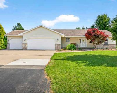5 Bedroom 3BA 2344 ft Single Family Home For Sale in APPLETON, WI