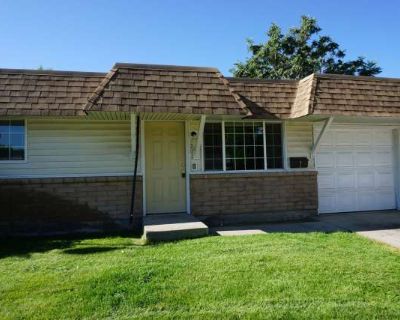 3 Bedroom 2BA 1040 ft Apartment For Rent in Sparks, NV