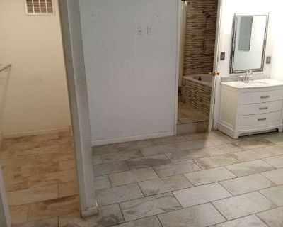 Private room with own bathroom in a House with 4 roomies, San Antonio, TX 78247