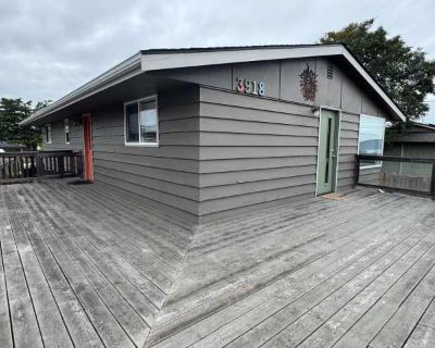 3 Bed, 2 Bath, 2 Livingroom's with VIEW. image_url. Patio / balcony Dogs allowed Garage Recently renovated Fireplace Extra storage Unit Amenities extra storage fireplace patio / balcony recently renovated Property Amenities dogs allowed pet friendly parking garage. limit. 3 Bedroom. 2 Bathroom. 1872 ft