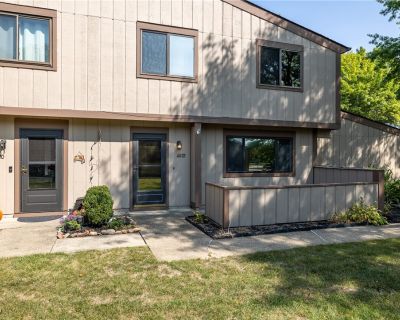 3 Bedroom 1BA 1369 ft Condo For Sale in North Royalton, OH