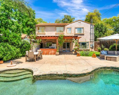 3 Bedroom 3BA 2777 ft Apartment For Rent in Sherman Oaks, CA