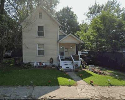 2 Bedroom 1BA 1116 ft Pet-Friendly Apartment For Rent in Canton, OH