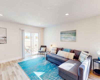 2 Bedroom 2BA Pet-Friendly House Vacation Rental in Bay Acres Bungalow - A, Osprey,...