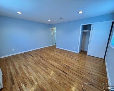 3 Bedroom 1BA Single Family House For Rent in Lyndhurst, NJ