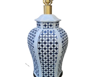 Vintage 1970s Chinoiserie Blue and White Basket Weave Ceramic Lamp