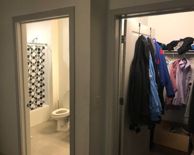 $750 1 Bedroom available in 2 bedroom unit at The Verge in Clifton Area (165 W McMillan St.)